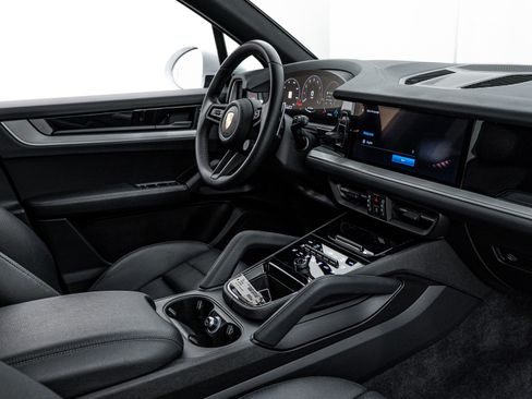 Certified 2024 Porsche Cayenne image 13