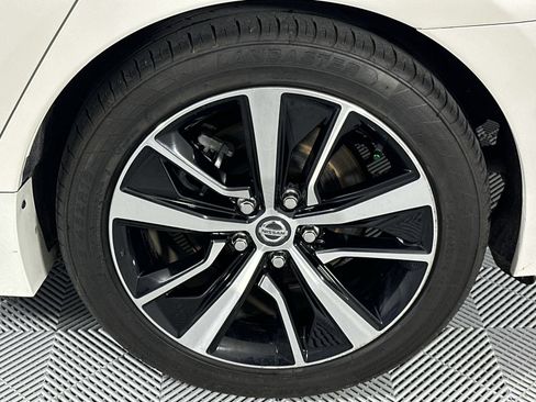 Used 2021 Nissan Maxima 3.5 SV w/ Floor Mat Group FWD image 10