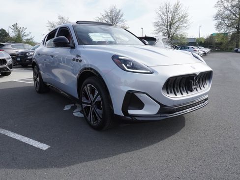 New 2025 Maserati Grecale Folgore image 4