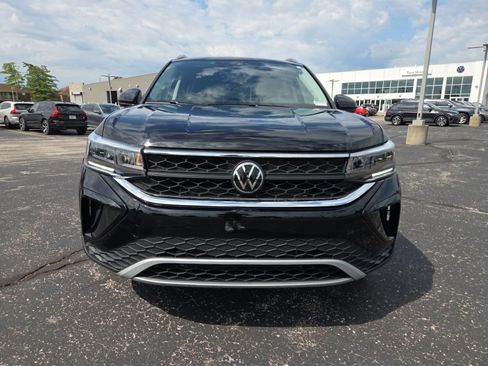 Certified 2023 Volkswagen Taos SE FWD image 4