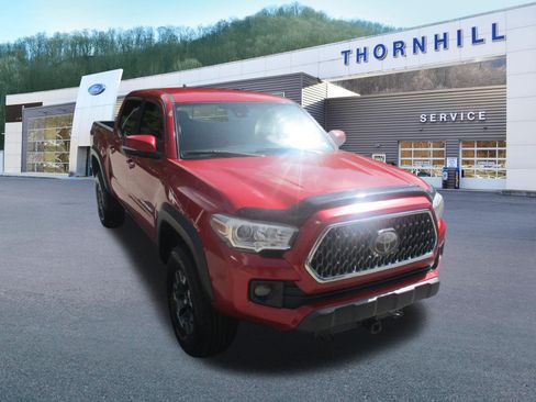 Used 2018 Toyota Tacoma TRD Off-Road AWD/4WD image 1