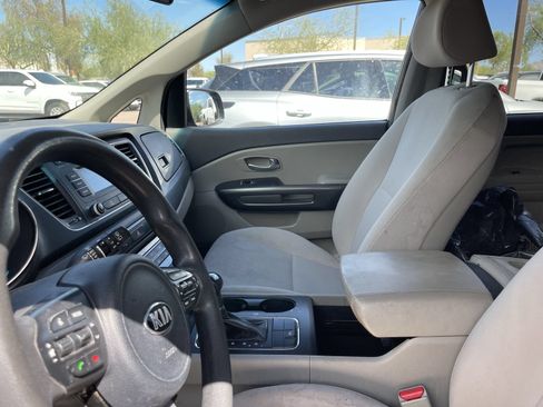 Used 2017 Kia Sedona LX FWD image 7