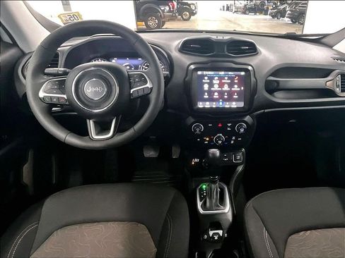 Used 2023 Jeep Renegade Latitude AWD/4WD image 21