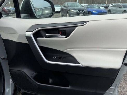 Used 2022 Toyota RAV4 XLE image 26