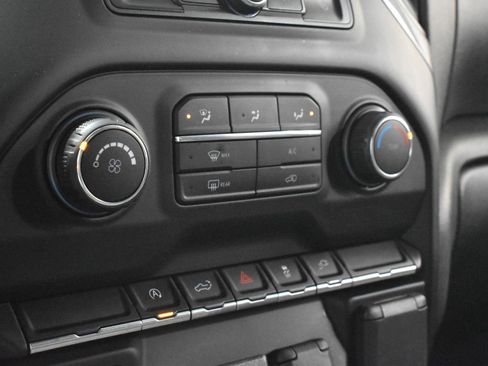 Used 2020 Chevrolet Silverado 1500 Custom w/ Custom Value Package image 16