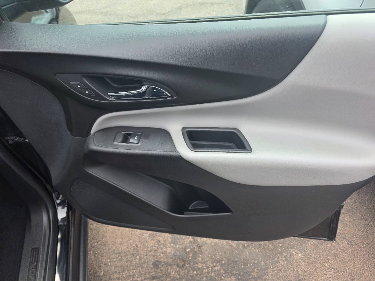 Used 2018 Chevrolet Equinox LT FWD image 25