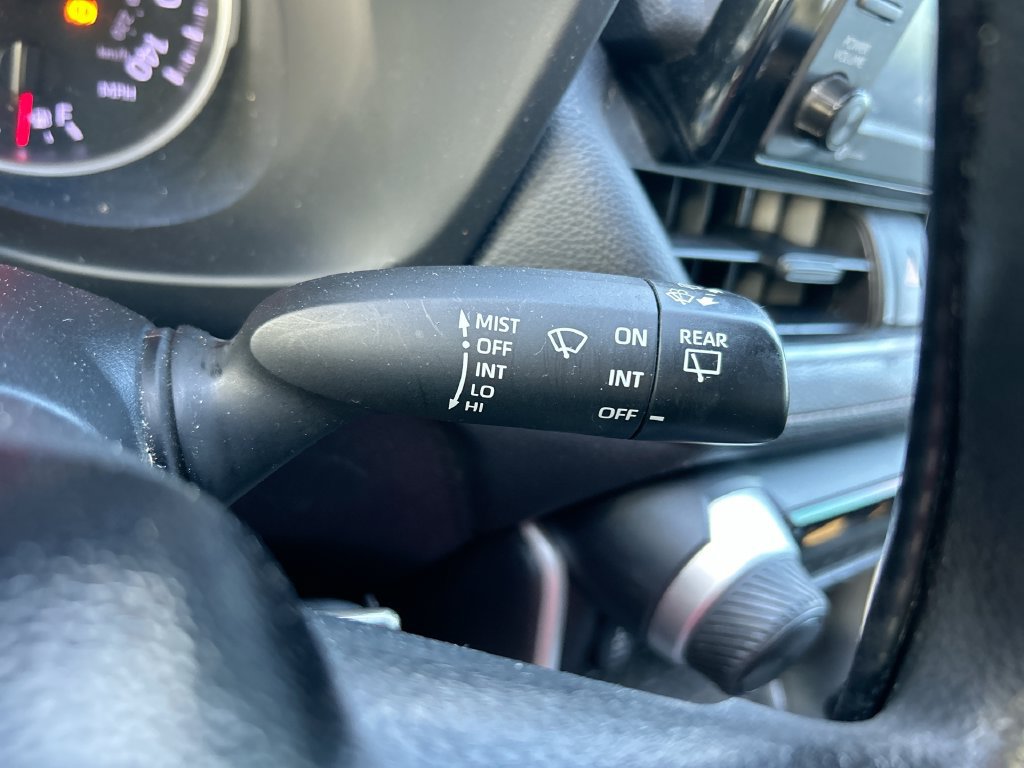 Used 2021 Toyota RAV4 LE FWD image 18
