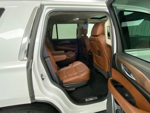 Used 2017 Cadillac Escalade Luxury w/ LPO, Radiant Package AWD/4WD image 36