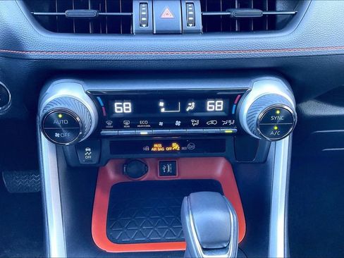 Used 2024 Toyota RAV4 Adventure image 32