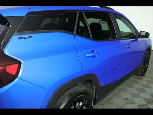 Used 2024 GMC Terrain SLE w/ Driver Convenience Package image 18
