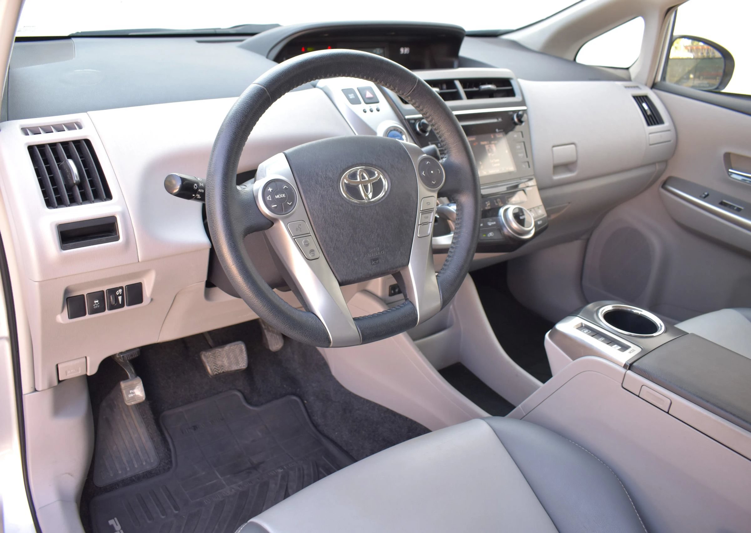 Used 2015 Toyota Prius V Four FWD image 3