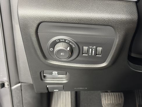 Used 2025 Jeep Grand Cherokee Limited w/ Luxury Tech Group II AWD/4WD image 30