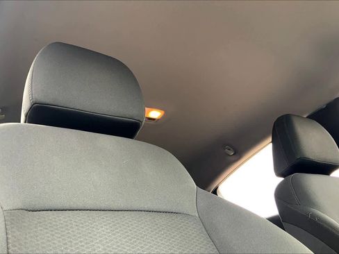 Used 2017 Chevrolet Malibu LT FWD image 13