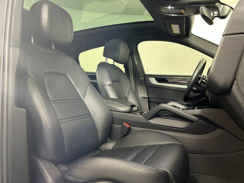 Certified 2024 Porsche Cayenne Coupe AWD/4WD image 23