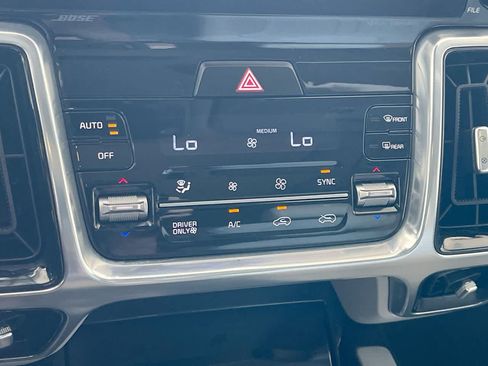 Used 2023 Kia Sorento SX Prestige w/ Panoramic Sunroof Package AWD/4WD image 19