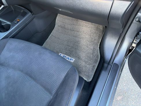 Used 2016 Nissan Leaf SV w/ Premium Package image 23