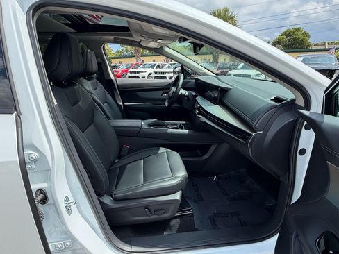 Certified 2025 Nissan Murano SL w/ Cargo Package AWD/4WD image 18