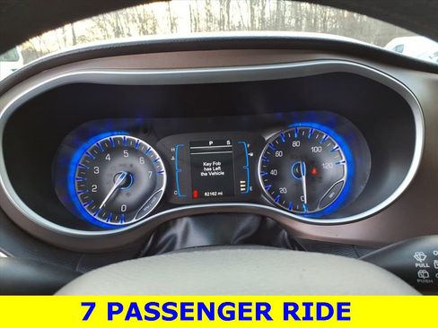 Used 2017 Chrysler Pacifica Touring image 16