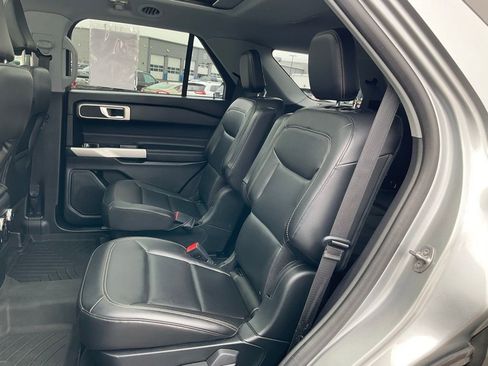 Used 2022 Ford Explorer XLT w/ Equipment Group 202A image 19