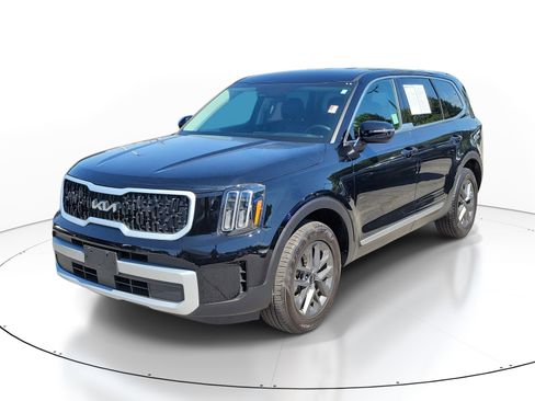 Used 2023 Kia Telluride LX FWD image 3