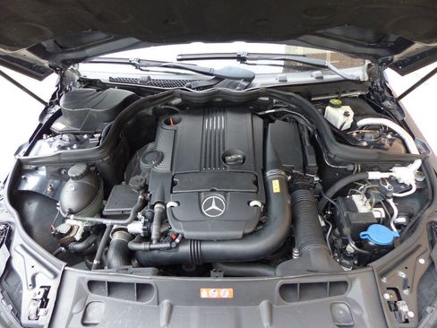 Used 2013 Mercedes-Benz C 250 Sedan image 15