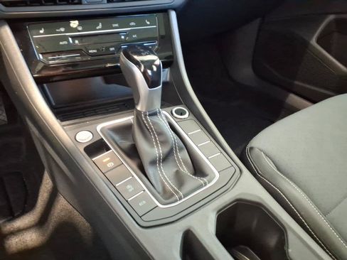 Used 2026 Volkswagen Jetta SE FWD image 14