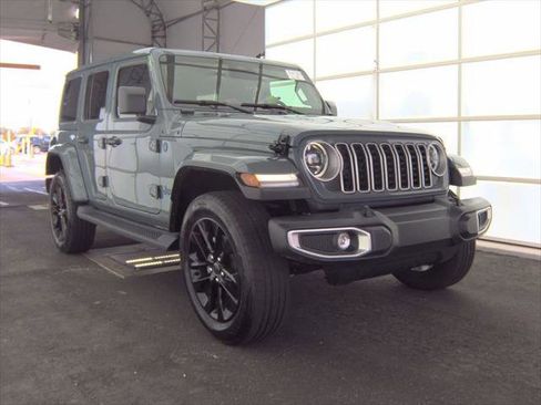 Certified 2025 Jeep Wrangler Unlimited Sahara image 6