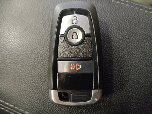 Used 2020 Ford Escape SE AWD/4WD image 32