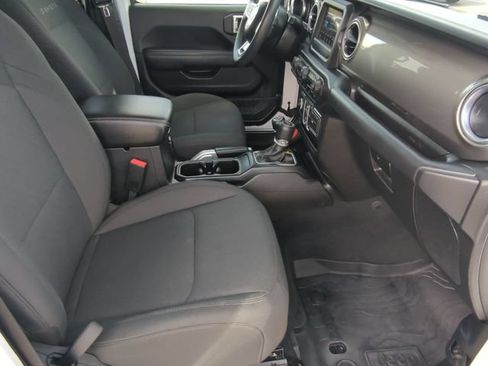 Used 2018 Jeep Wrangler Unlimited Sahara AWD/4WD image 25