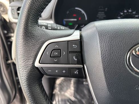 Used 2024 Toyota Sienna XLE image 15