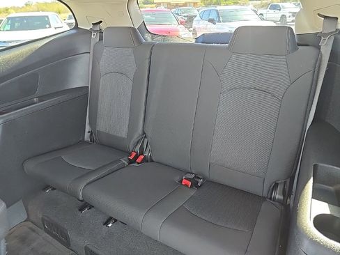 Used 2017 Chevrolet Traverse LT image 12