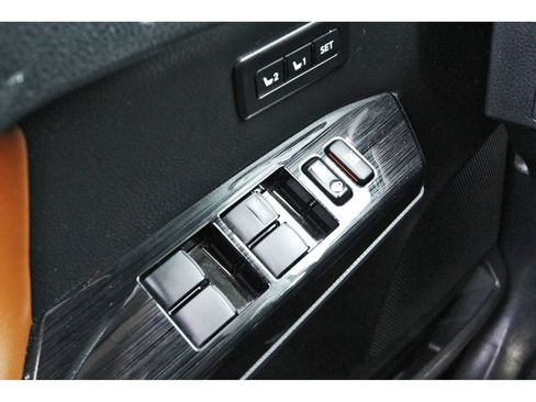 Used 2018 Toyota RAV4 Limited AWD/4WD image 22