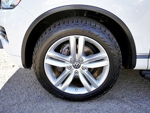 Used 2014 Volkswagen Touareg Executive AWD/4WD image 15