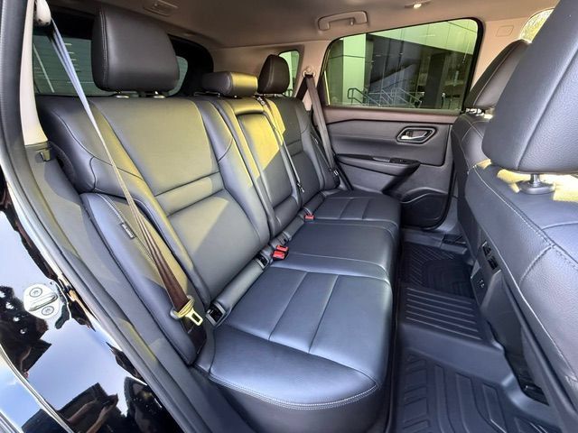 Used 2023 Nissan Rogue SL AWD/4WD image 8