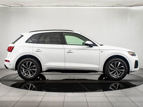 Certified 2024 Audi Q5 2.0T Premium w/ Summer of Audi Package image 11