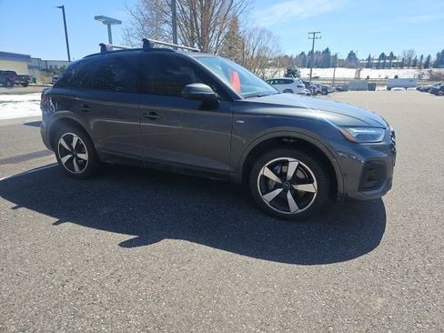Used 2023 Audi Q5 2.0T Prestige w/ Prestige Package image 3