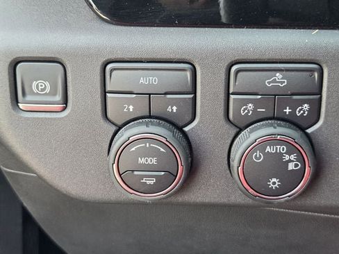 Used 2024 Chevrolet Silverado 1500 LT AWD/4WD image 33