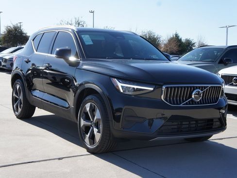 New 2025 Volvo XC40 B5 Core w/ Protection Package Premier image 3