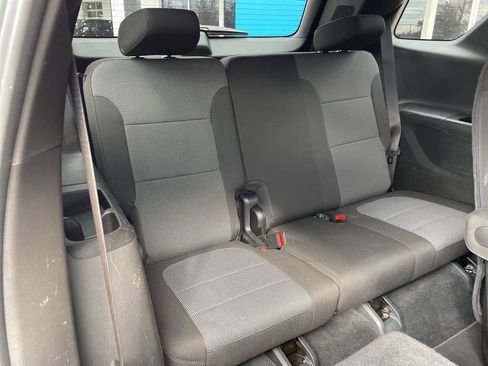 Used 2023 Chevrolet Traverse LT image 36