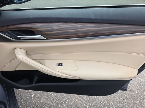 Used 2023 BMW 530i xDrive w/ Convenience Package image 11