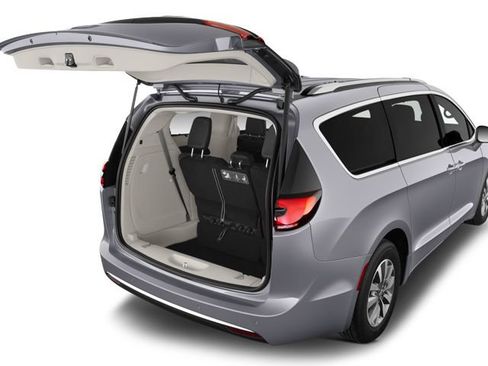 Used 2024 Chrysler Pacifica Touring-L FWD image 7