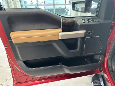 Used 2022 Ford F250 Lariat w/ Chrome Package image 12