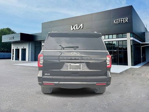 Used 2023 Ford Expedition Limited AWD/4WD image 7