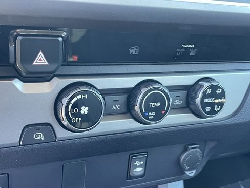 Used 2017 Toyota Tacoma SR5 image 29