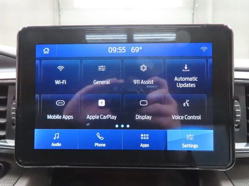 Used 2024 Ford Explorer XLT w/ XLT Sport Appearance Package AWD/4WD image 18