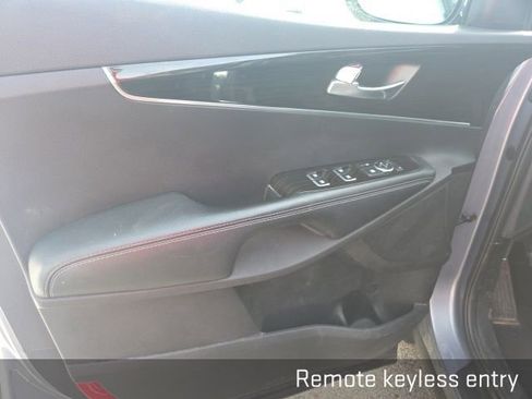 Used 2020 Kia Sorento LX image 10