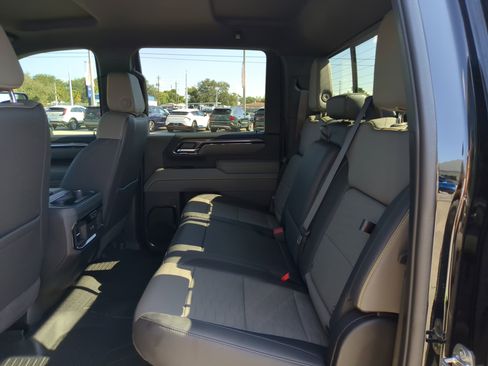 Used 2025 Chevrolet Silverado 2500 ZR2 w/ Technology Package image 16