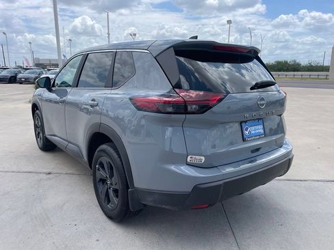Certified 2026 Nissan Rogue SV FWD image 5