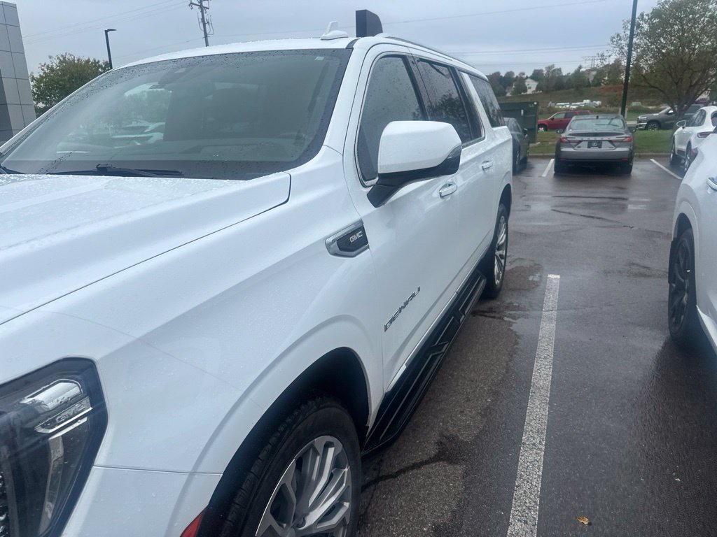 Used 2021 GMC Yukon XL Denali AWD/4WD image 2