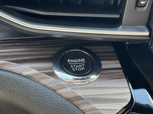 Used 2022 Ford Explorer Limited w/ Equipment Group 301A image 5